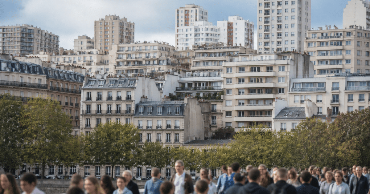 Graphique montrant population croissante ville française barres verticales
