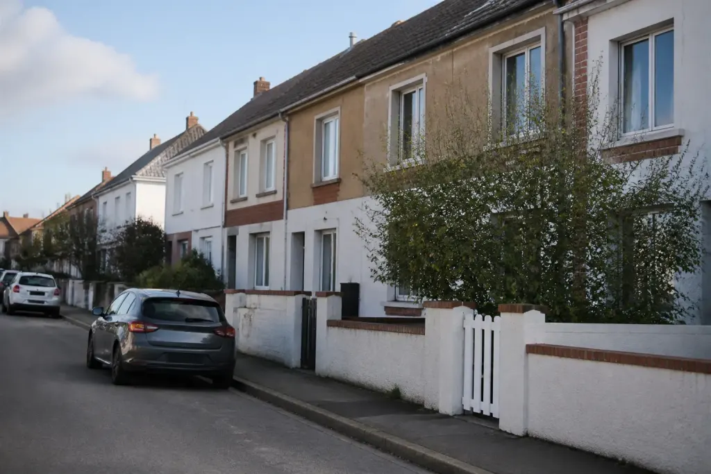 Residences et maisons dans zones urbaines et pavillonnaires